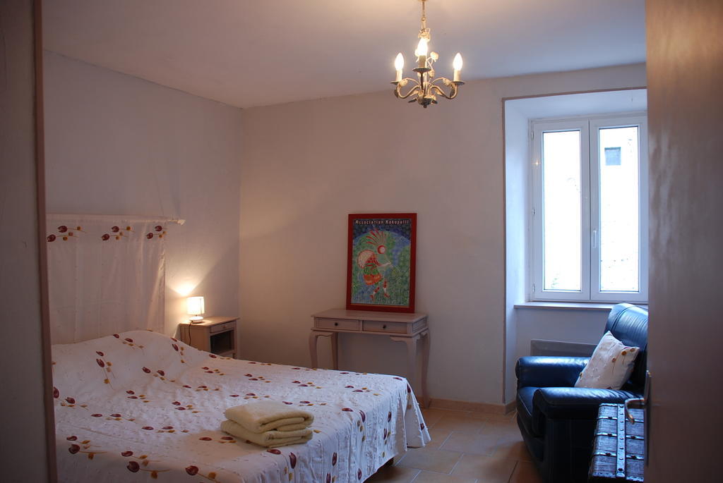 Bed and Breakfast Les Jardins Du Mas Evesque Rousson  Exterior foto