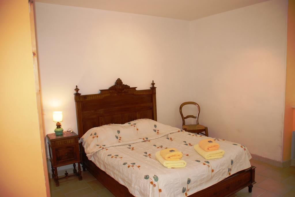 Bed and Breakfast Les Jardins Du Mas Evesque Rousson  Zimmer foto