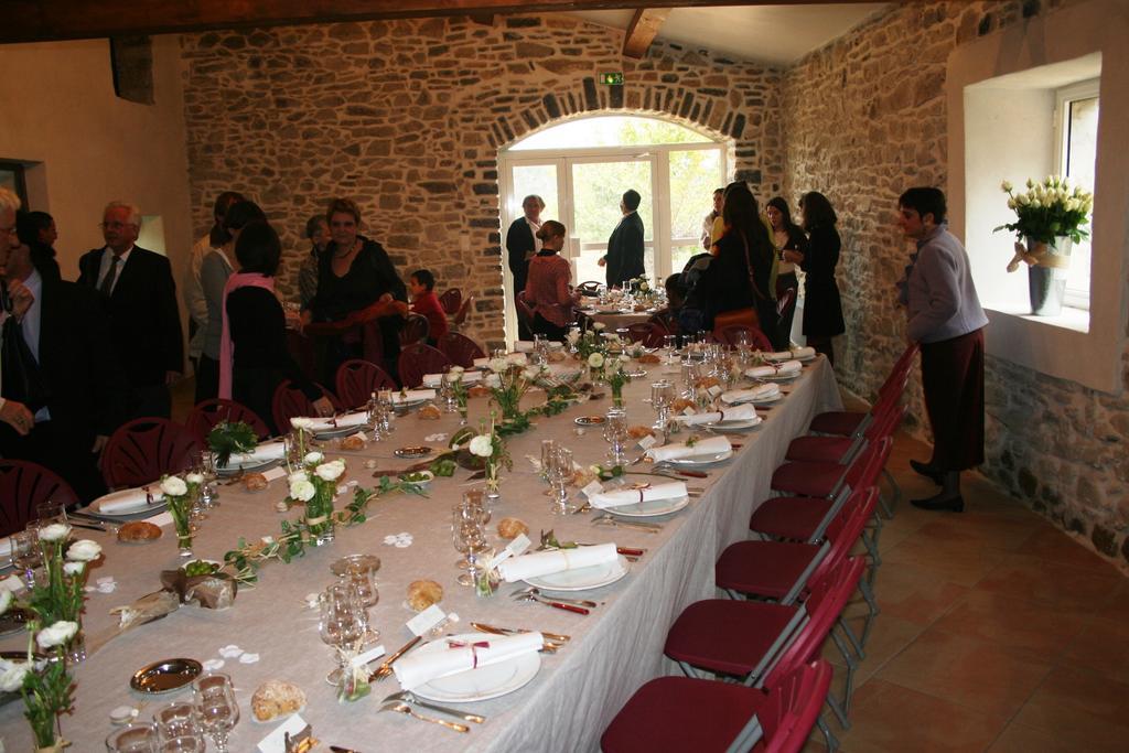 Bed and Breakfast Les Jardins Du Mas Evesque Rousson  Exterior foto