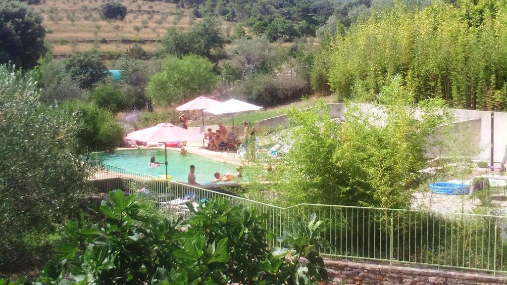 Bed and Breakfast Les Jardins Du Mas Evesque Rousson  Exterior foto