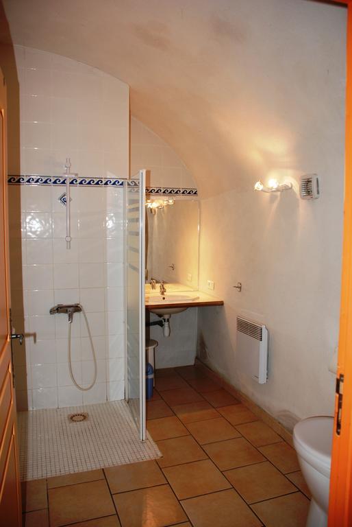 Bed and Breakfast Les Jardins Du Mas Evesque Rousson  Zimmer foto